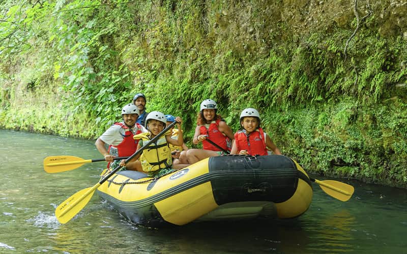 Gommone River Tribe durante il Rafting Fun Trip sul fiume Lao