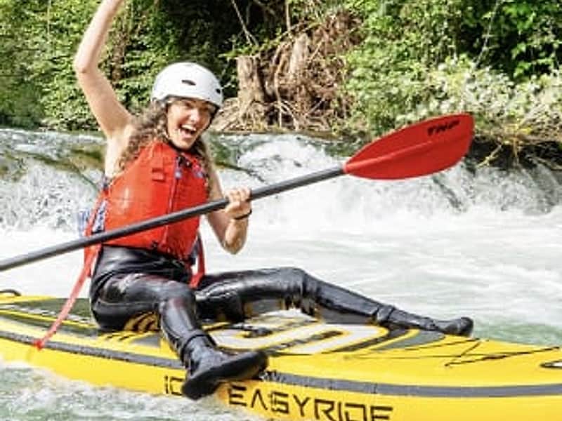 Stand up paddle fluviale sul fiume Lao