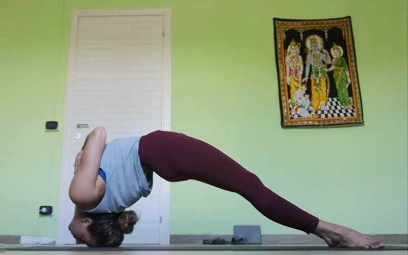 Pratica yoga e meditazione guidata con River Tribe