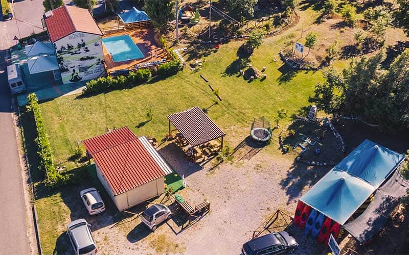 River Camp con piscina, aree verdi e spazi outdoor